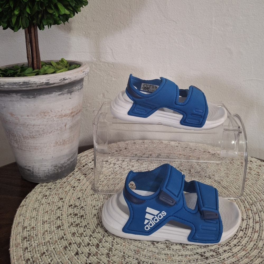 Adidas Kids Blue Altaswim Sandals Size 5.